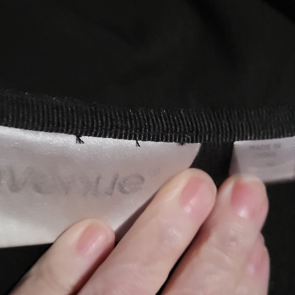 AVENUE brand water repellent jacket with oversized hood. Size 26/28 - Picture 3 of 4